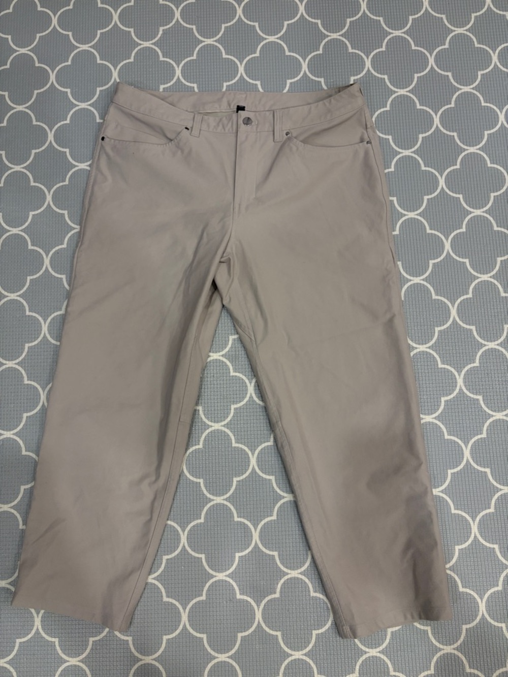 lululemon athletica Men's Chinos in Light Taupe